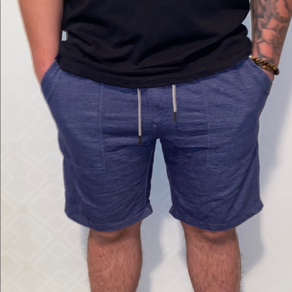 Dark blue drawstring thin shorts